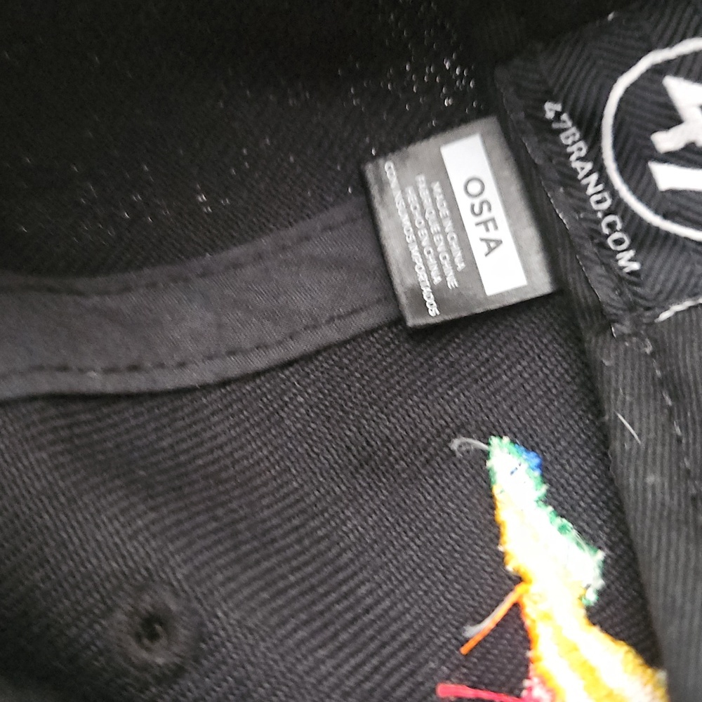 Yankees  NY Logo Cap with Rainbow Detail - Picture 4 of 7